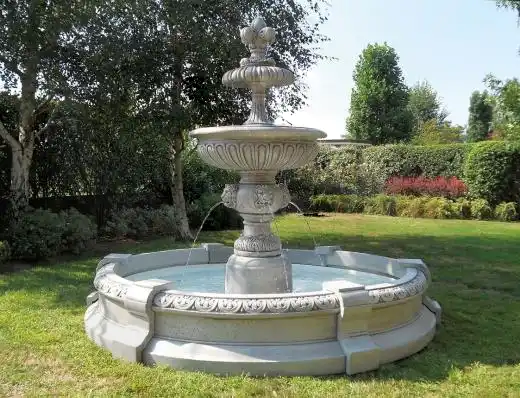 Gartenbrunnen mit Wasserbecken und Etagenbrunnen